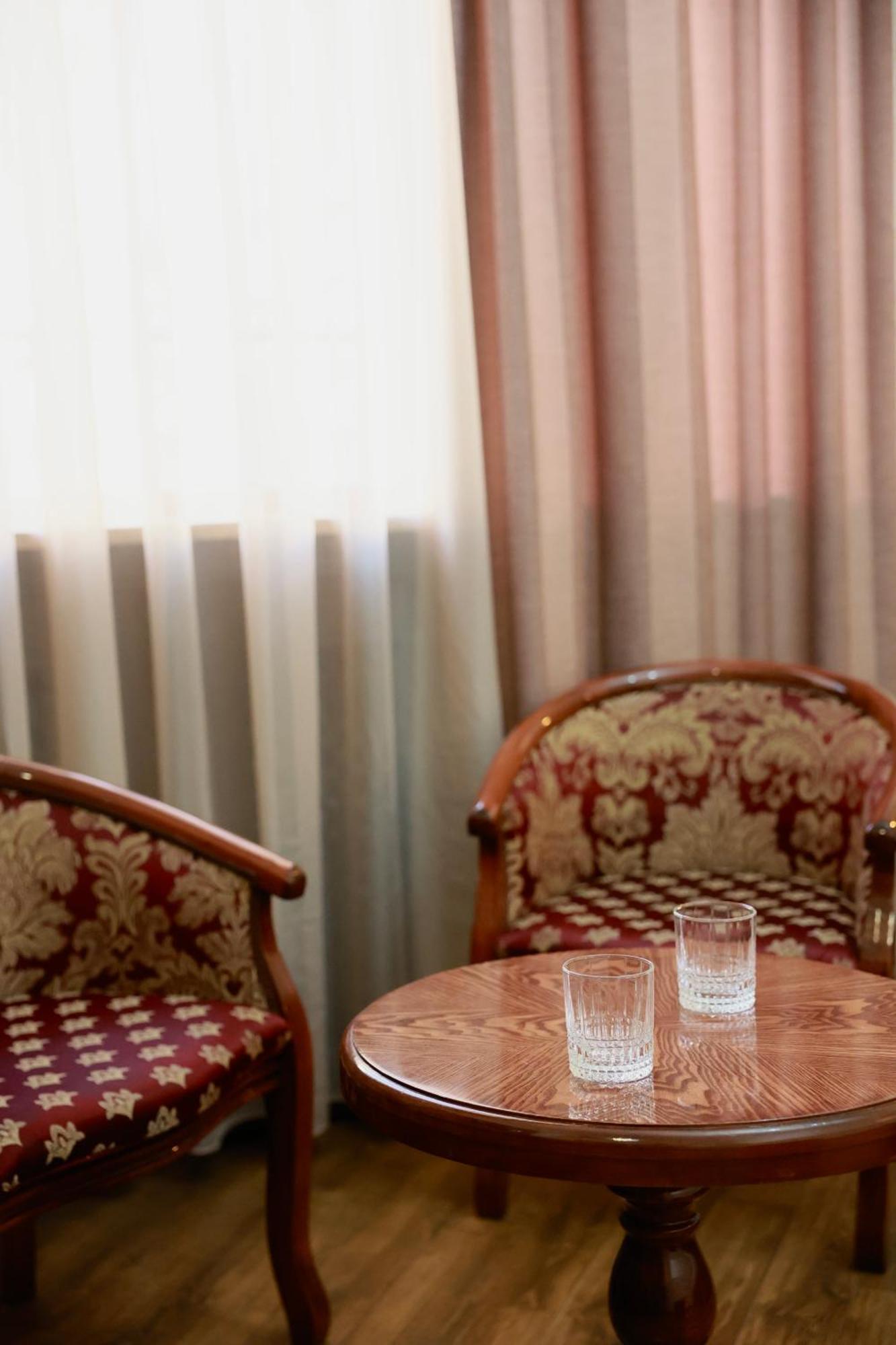 Royal Renaissance Hotel يريفان الغرفة الصورة