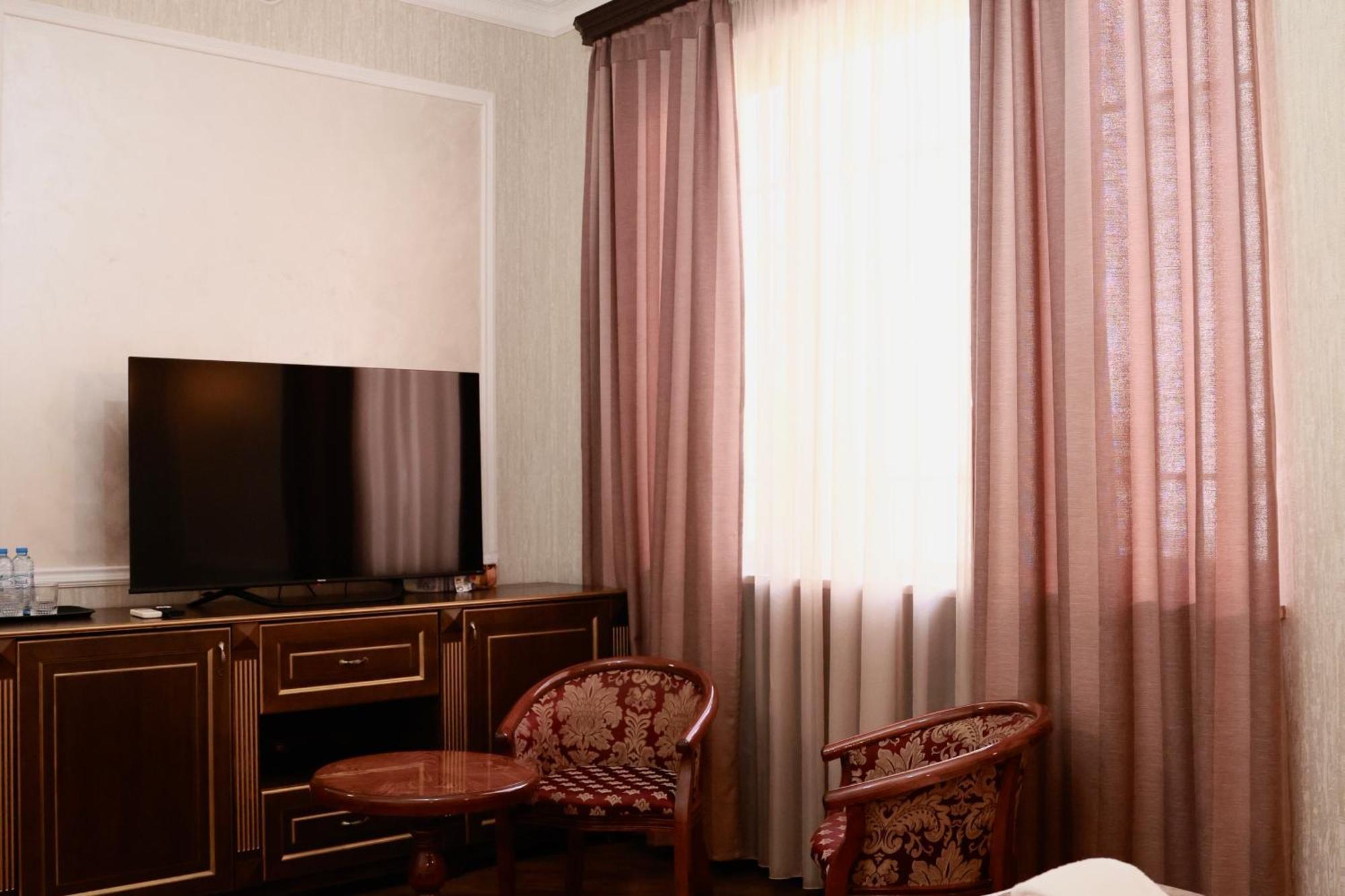 Royal Renaissance Hotel يريفان الغرفة الصورة